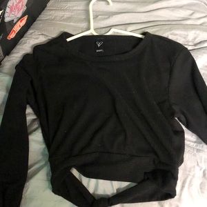 Black long sleeve cropped top